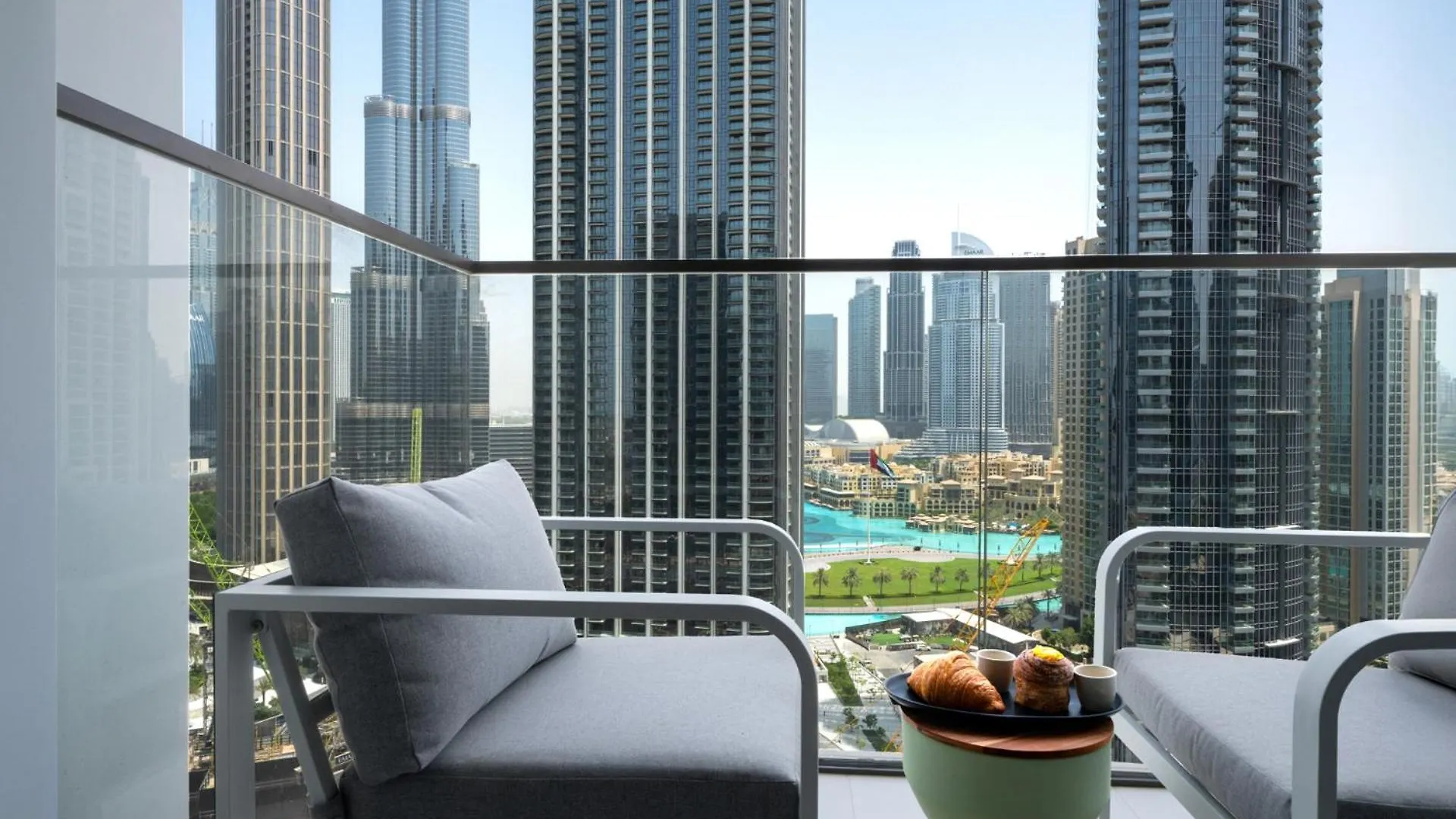 Stunning 3 Bedroom Apartment With Fountain Views By Zen Stays - Sleeps 9 - 2 Balconies Dubai