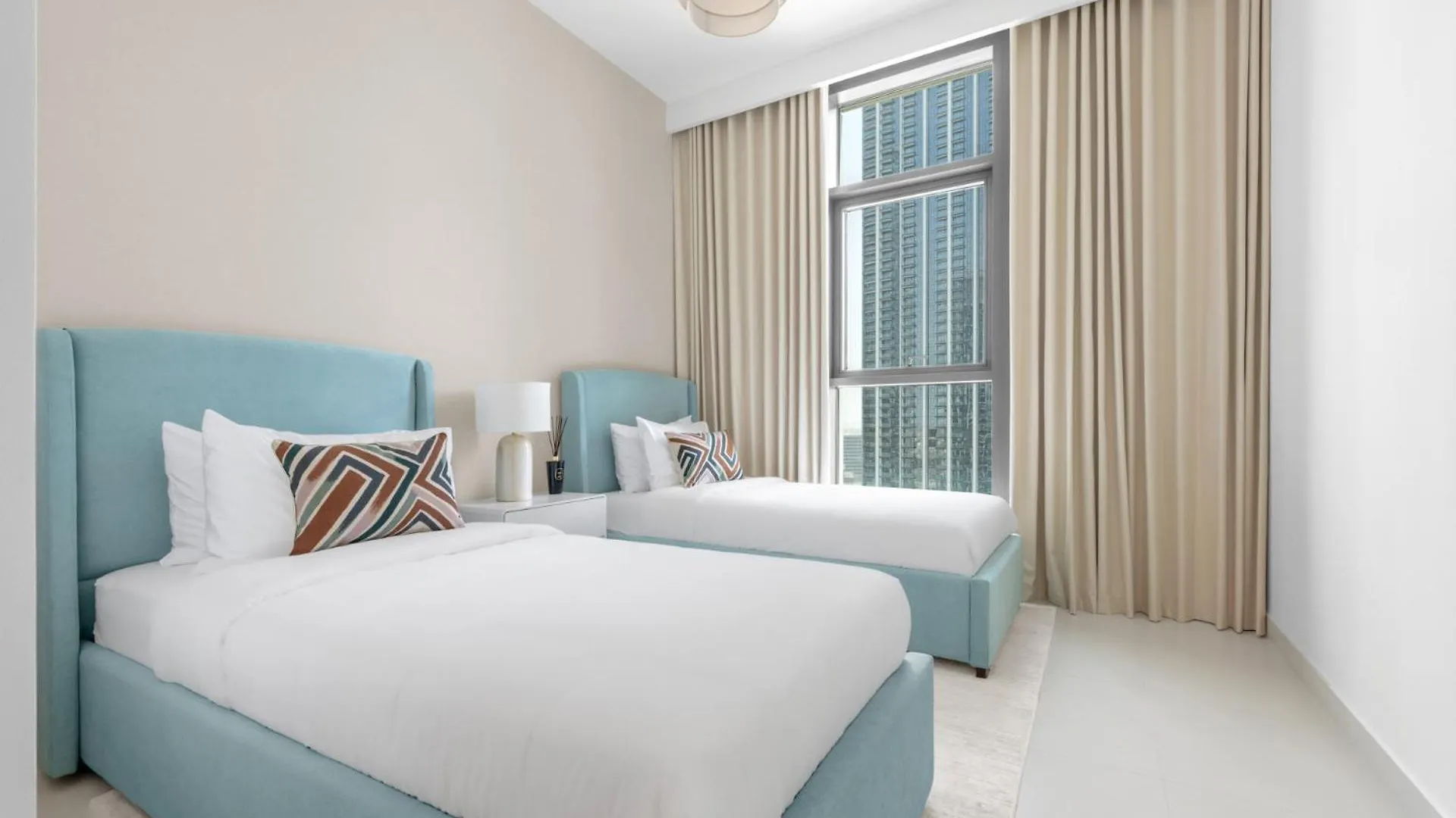 Stunning 3 Bedroom Apartment With Fountain Views By Zen Stays - Sleeps 9 - 2 Balconies Dubai
