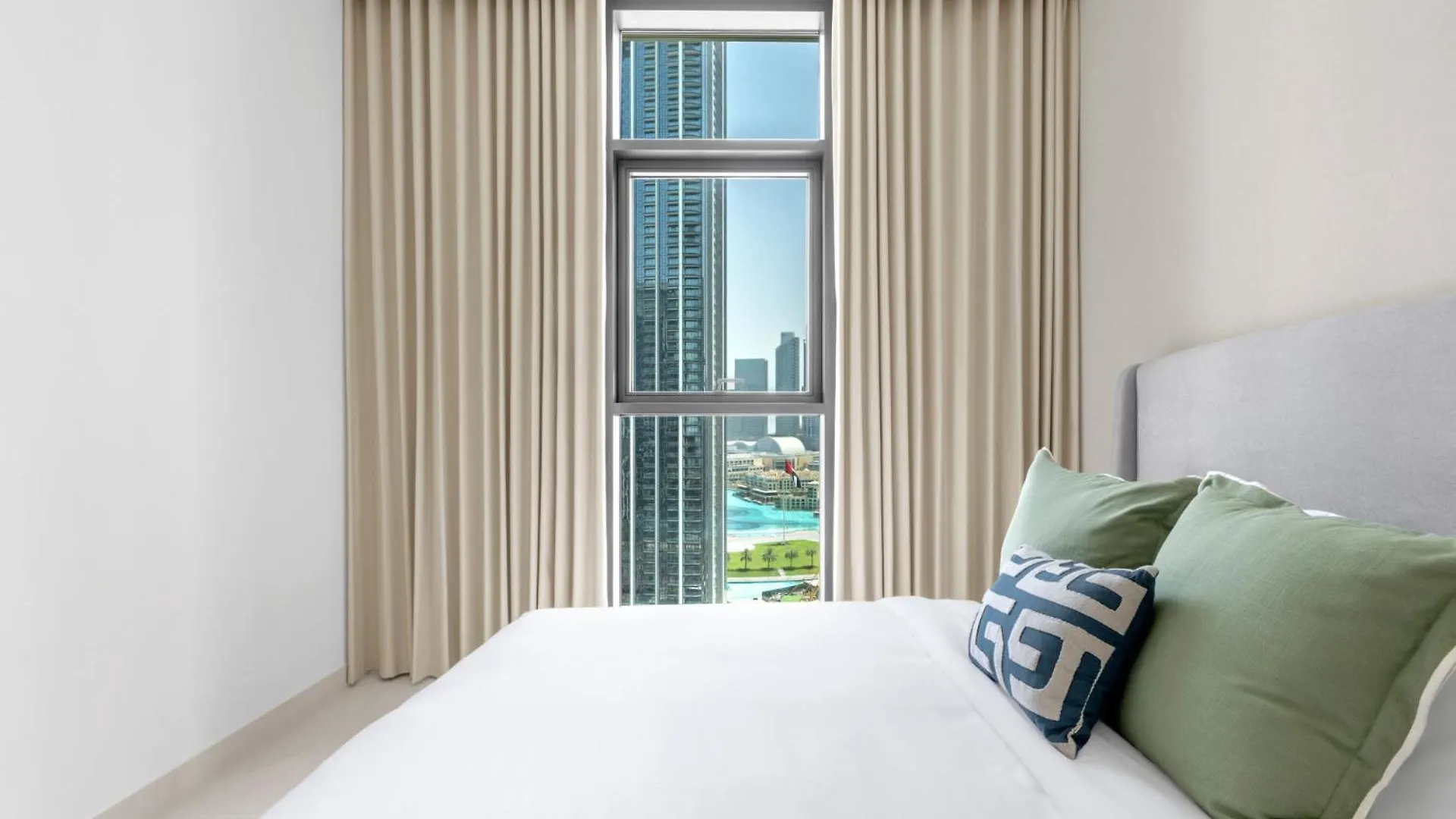 Stunning 3 Bedroom Apartment With Fountain Views By Zen Stays - Sleeps 9 - 2 Balconies Dubai 0*,