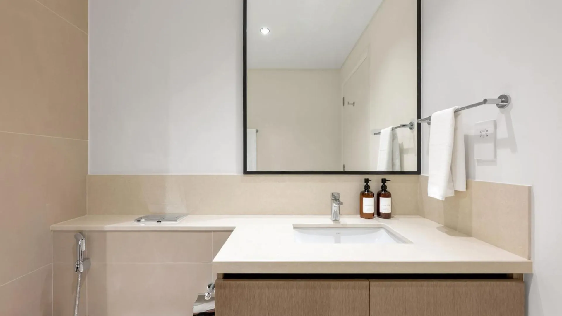 Stunning 3 Bedroom Apartment With Fountain Views By Zen Stays - Sleeps 9 - 2 Balconies Dubai